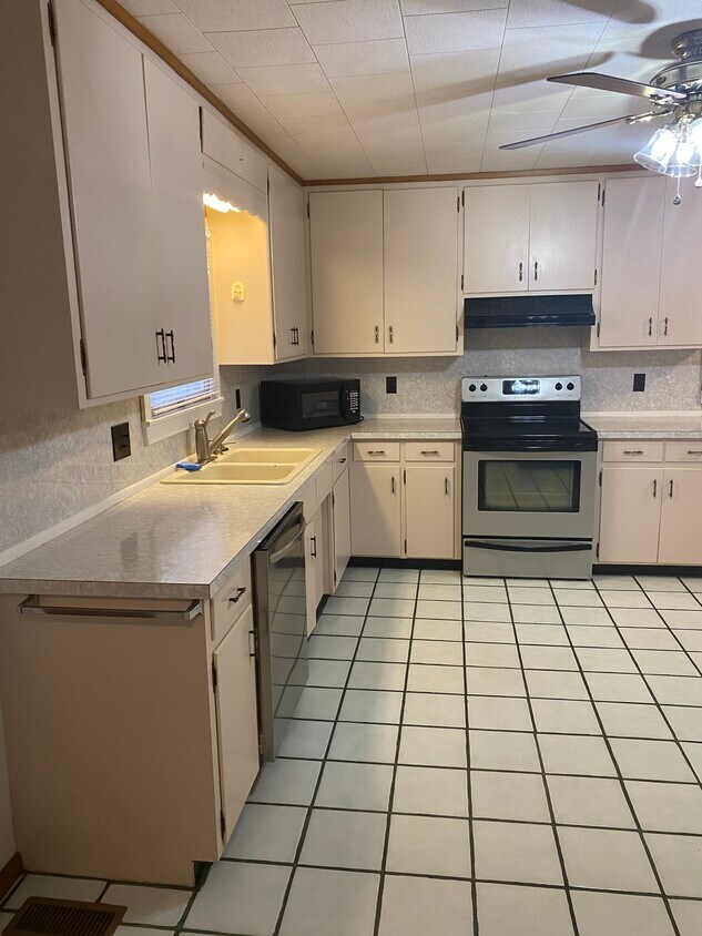 Foto principal - 1214 Red Bud Dr