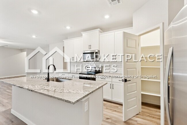 Foto del edificio - 10281 North 115th Avenue