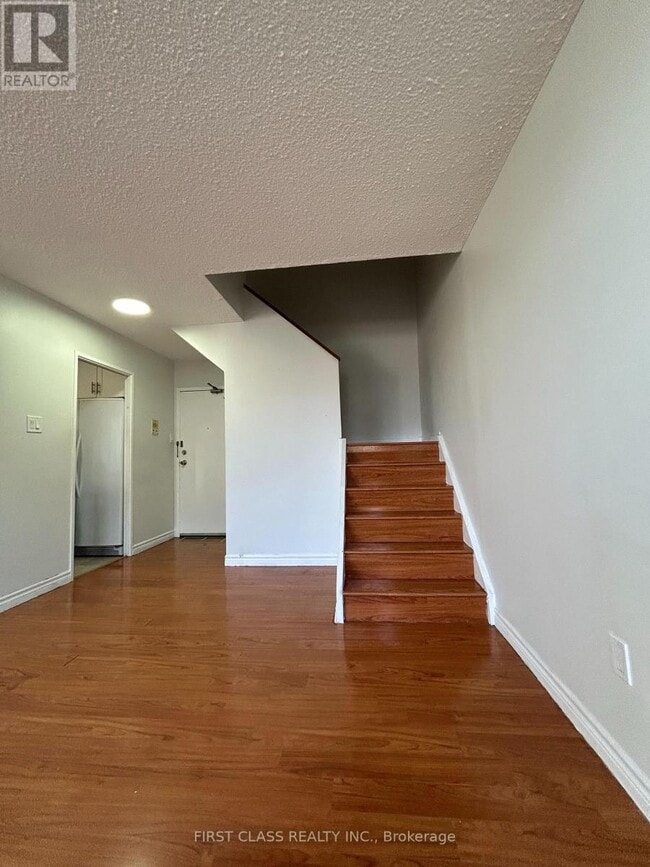 Building Photo - 2121 Roche Ct