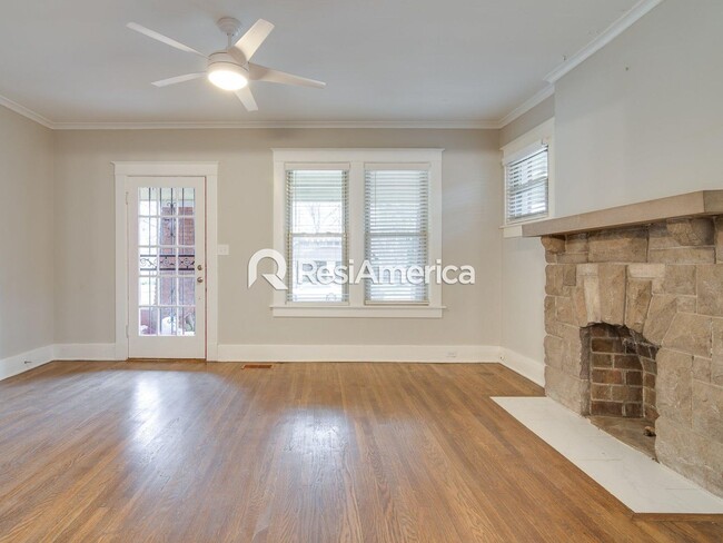 Building Photo - Gorgeously Renovated 3BR/2B Midtown Beauty!!