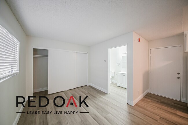 Foto del edificio - ~1 Month FREE~ Cozy, Stylish Studio with B...