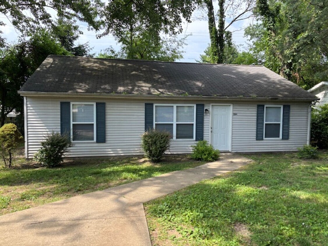 Primary Photo - 3 bedroom 2 bath home - Available 2025!