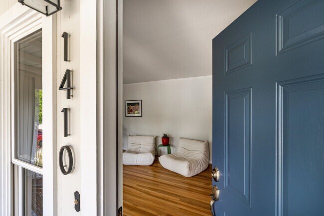 Foto del edificio - Alta Heights Beautifully Renovated Cottage