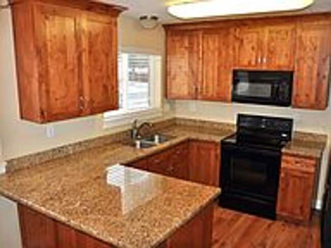 Building Photo - 966 S 200 E St