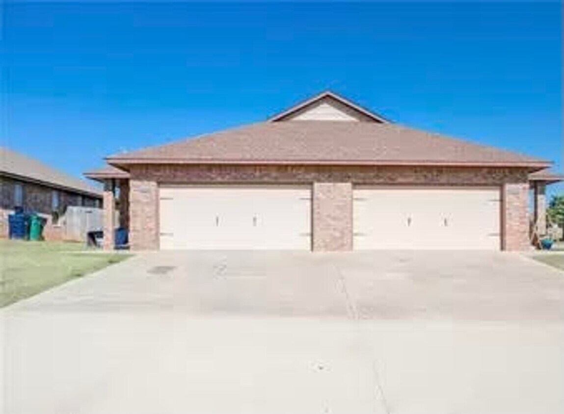 Primary Photo - Updated Duplex - Yukon Schools - Close to ...