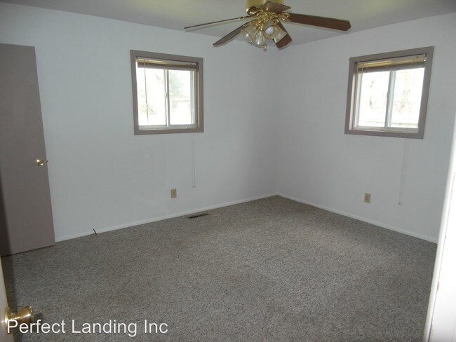 Building Photo - 3 br, 1.5 bath House - 4716 Sunset St