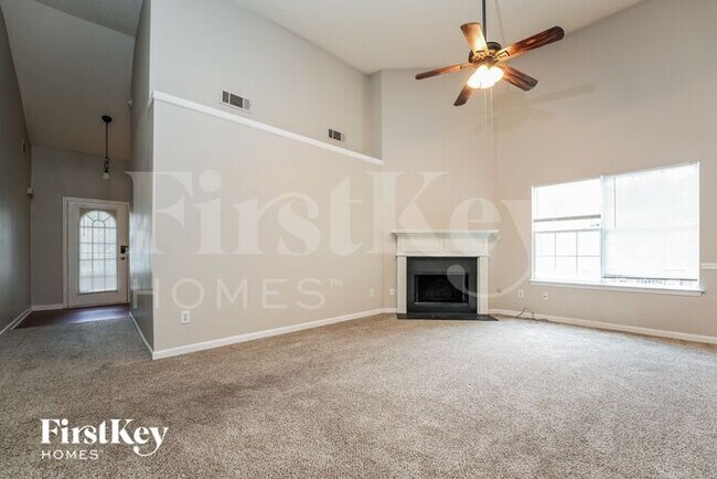 Building Photo - 2055 Mulberry Ln