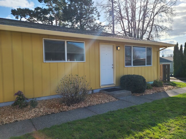 Unit A - 2219 Simpson Ave