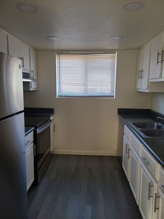 Photo - Newly Renovated 2 Bedroom, 1 Bath with Washer/Dryer Hook Ups.  SECTION 8 ACCEPTED Apartment