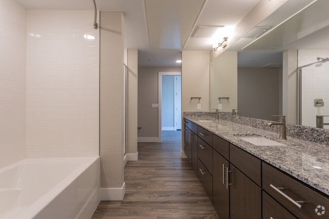 1BR, 1BA - 823 SF - FalconView