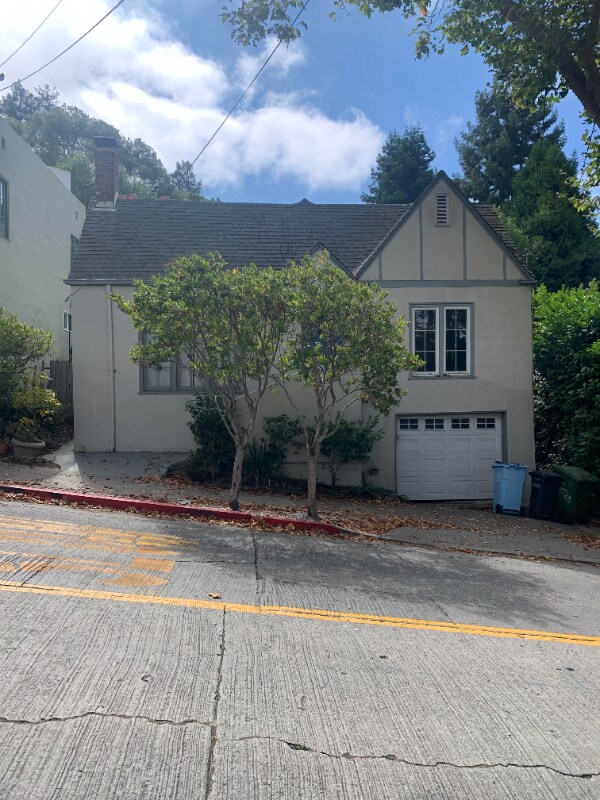 Primary Photo - 2362 Marin Ave