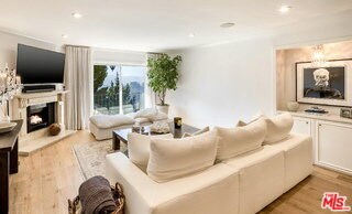Foto del edificio - 2385 Roscomare Rd