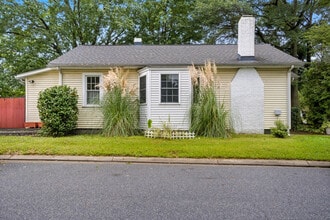 Building Photo - 1021 Green St
