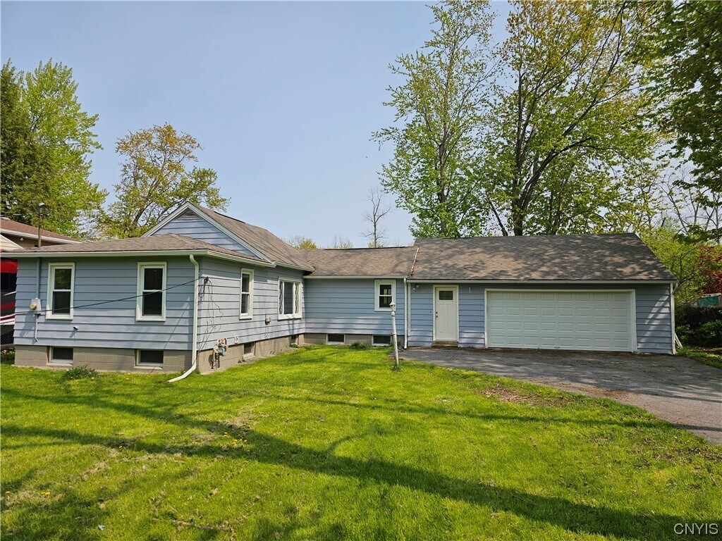 Foto principal - 8422 Tuttle Rd