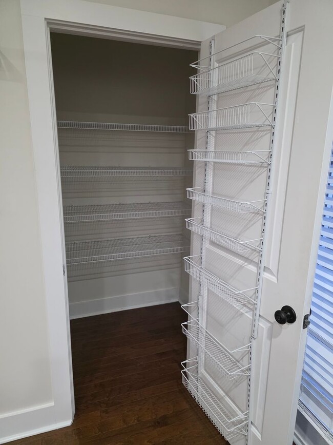 Building Photo - Large 3 Bedroom Townhouse in South Nashville