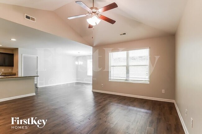 Foto del edificio - 4631 Woodford Cir