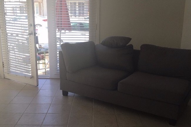 livingroom - 206 30th St