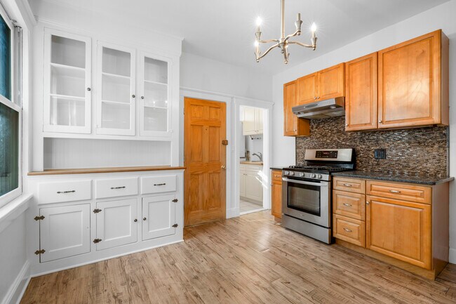 Building Photo - 124 Pelham St