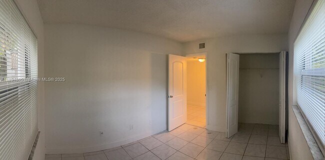 Foto del edificio - 11501 NW 44th St
