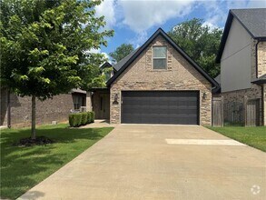 Building Photo - 1802 SW Riverstone Rd