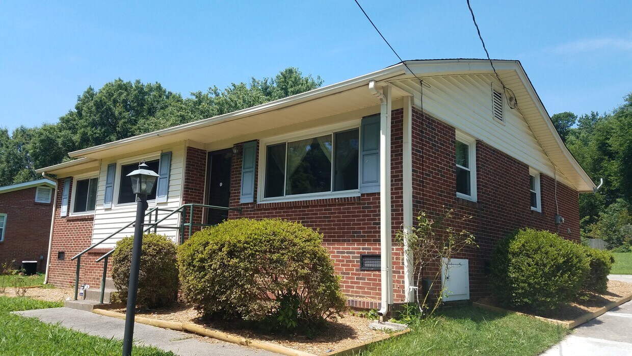 Primary Photo - 2306 Hardie St