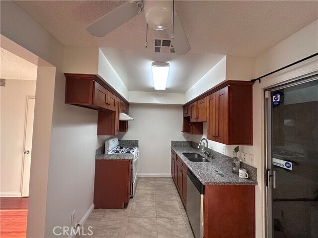 Building Photo - 13843 Los Angeles St