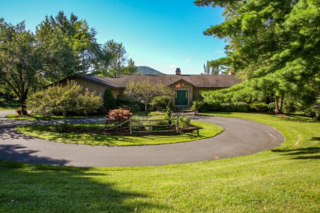 Foto del edificio - 37 Kalliste Hill