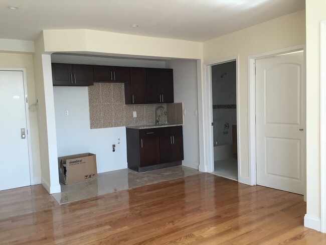 Building Photo - 4011 Bronxwood Ave