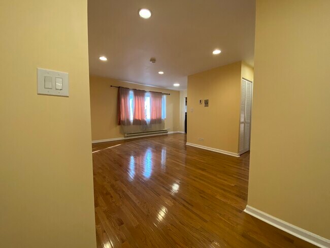 Foto del edificio - 727 S Maple Ave