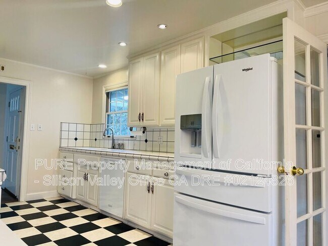 Building Photo - 1048 Savannah Drive