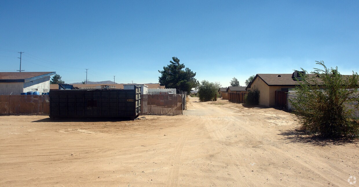 Building Photo - 2 Bed 1 Bath apartment in Apple Valley