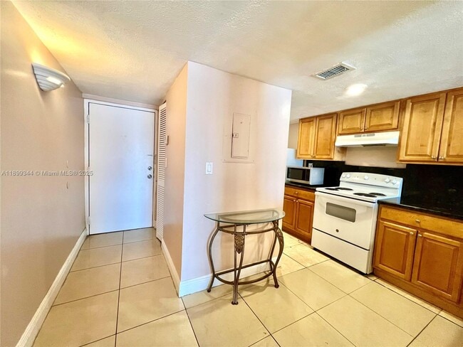 Foto del edificio - 9915 W Okeechobee Rd