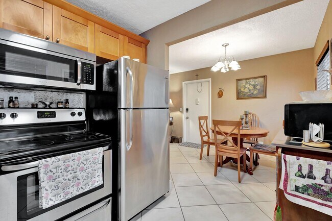Building Photo - 637 Monaco Ct