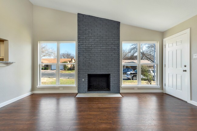 Building Photo - 10504 Little Pebble Dr