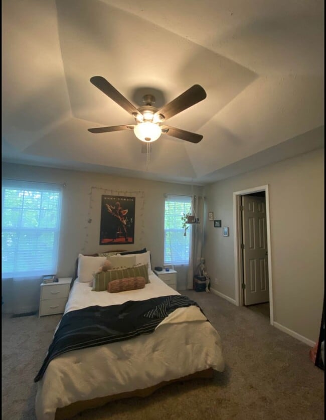 Building Photo - 3051 London View Dr