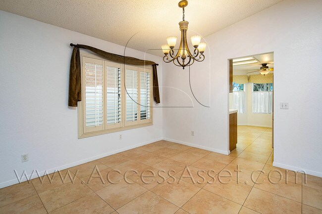 Building Photo - 934 Mesa View St