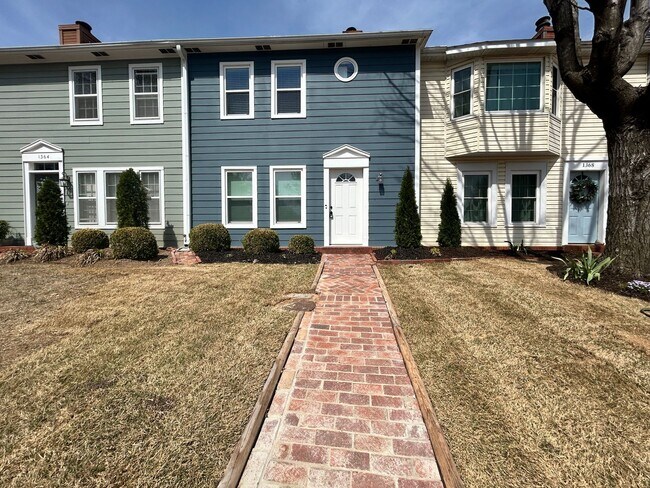 Foto del edificio - Well appointed 2 bed, 2.5 bath Townhouse