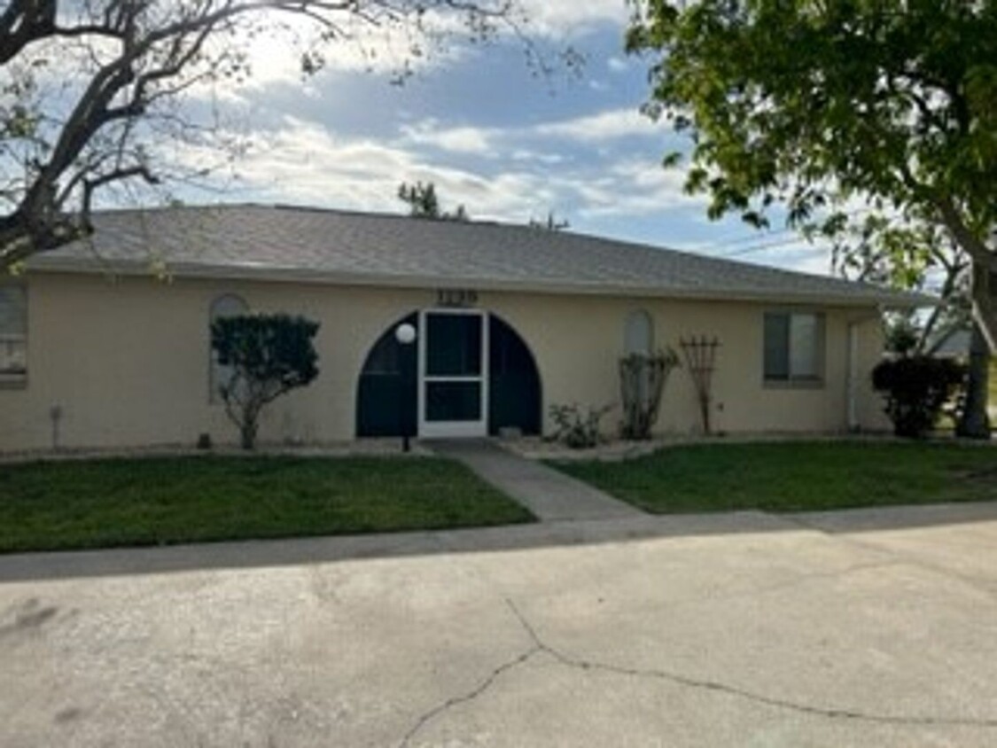 Primary Photo - 1239 SE 23rd Pl