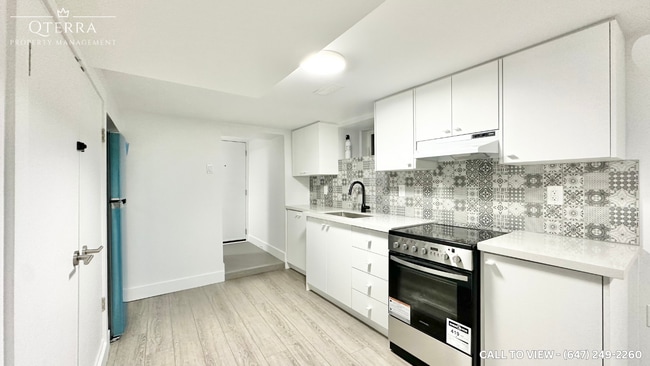 Building Photo - 99 Mackay Av