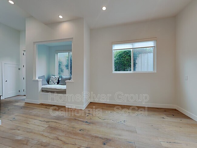 Foto del edificio - 216.5 Bicknell Ave