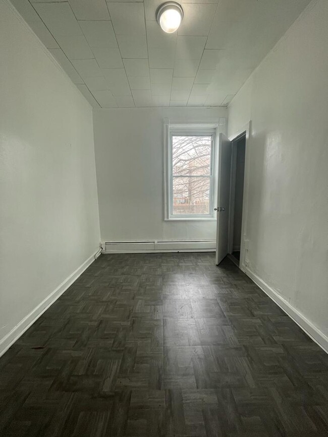 Foto del edificio - 405 Woodlawn Ave
