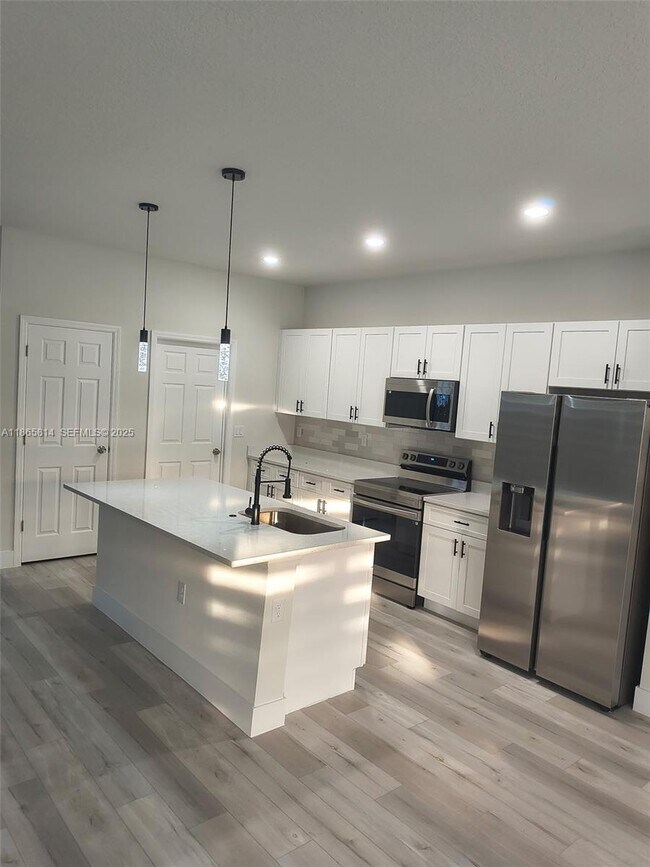 Foto del edificio - 16745 SW 29th Terrace Rd