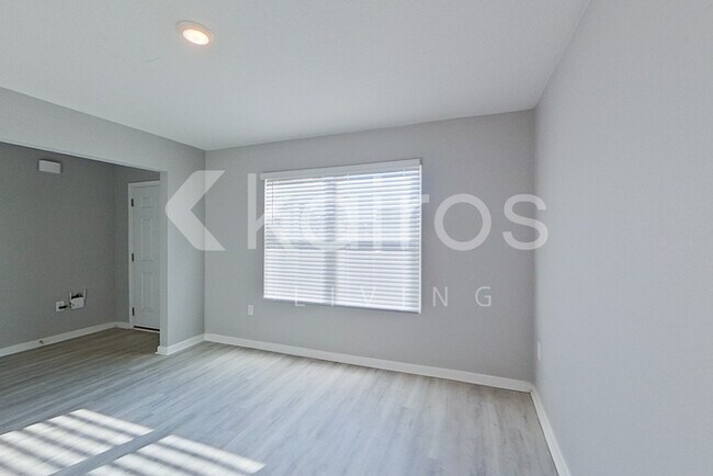 Foto del edificio - 273 Monarch Ln