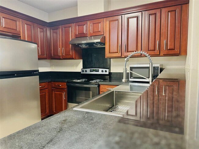 Foto del edificio - 6611 W Sam Houston Pkwy S