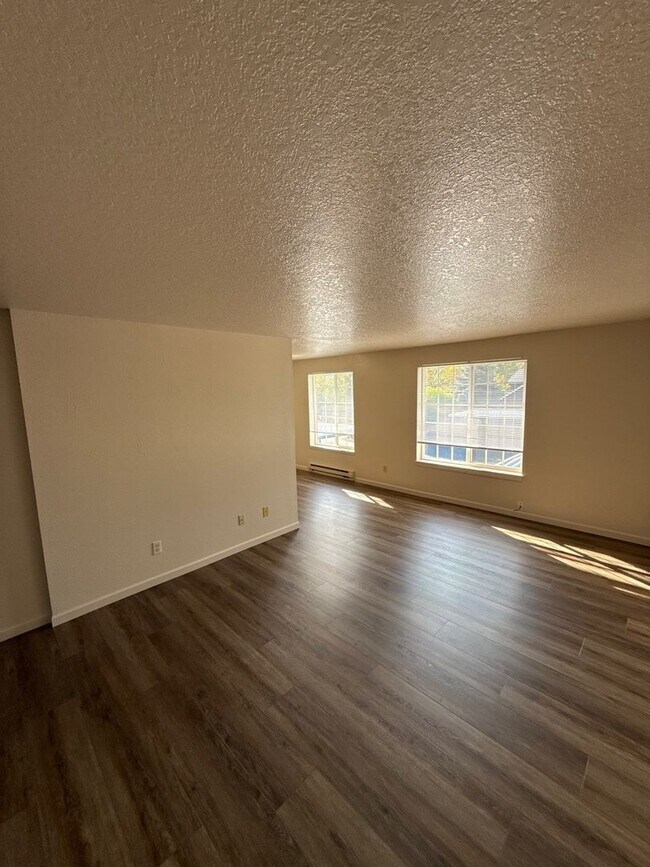 Building Photo - 1008 Boedies Dr
