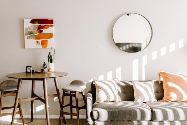 Building Photo - Southsider