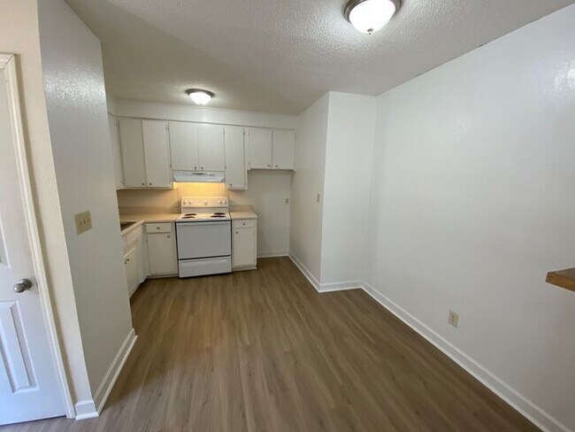 Foto del edificio - 135 Oakwood Ave