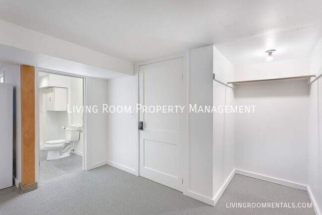 Foto del edificio - 2304 NE Emerson St