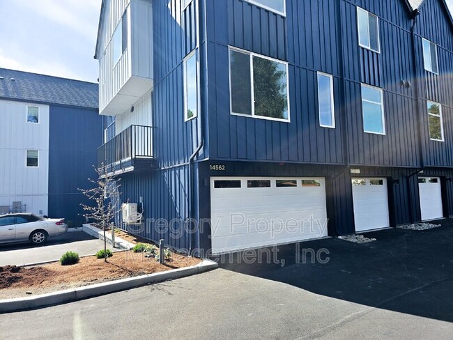 Foto del edificio - 14562 Westminster Way North