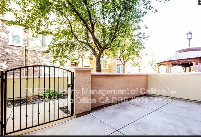 Foto del edificio - 1749 Camino Real Way